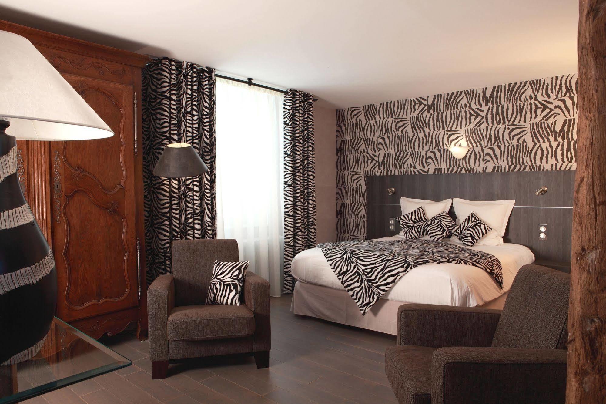 Hotel Logis Burnel Et La Cle Des Champs Rouvres-en-Xaintois Esterno foto